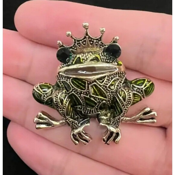 Gold and Green King frog with gems and forest green body brooch gift‎ - Picture 2 of 3